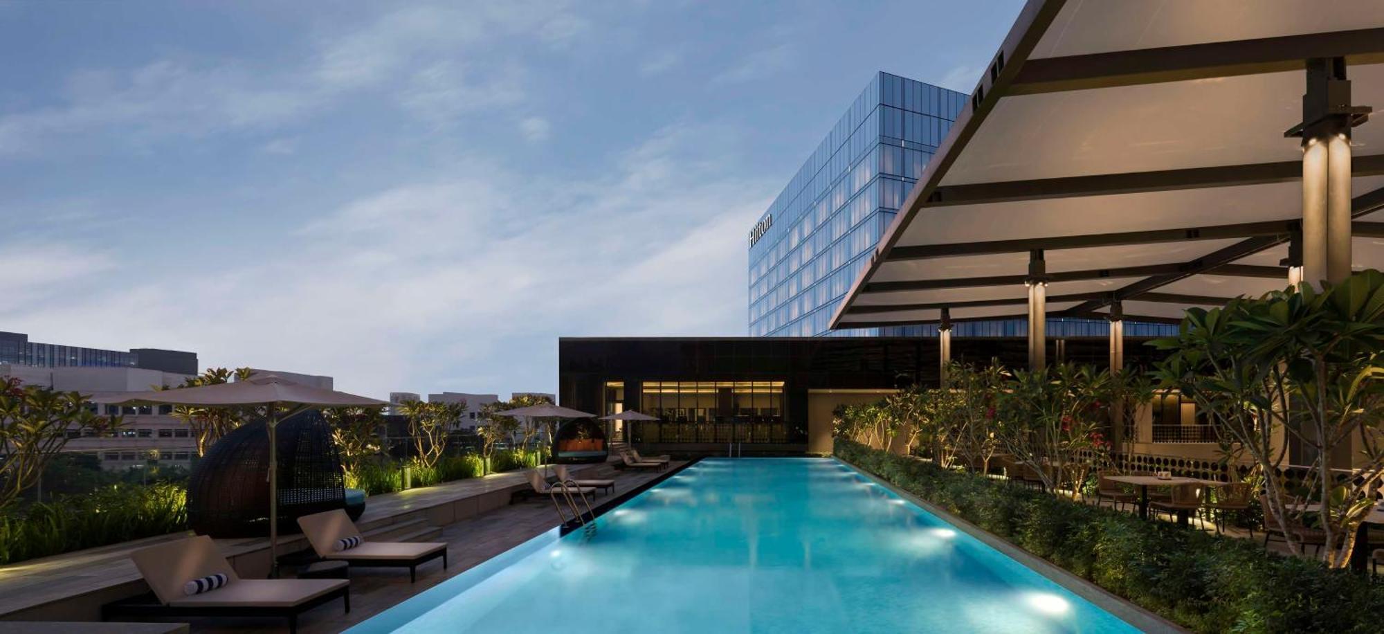 Hilton Bengaluru Embassy Manyata Business Park Bangalore Exterior foto